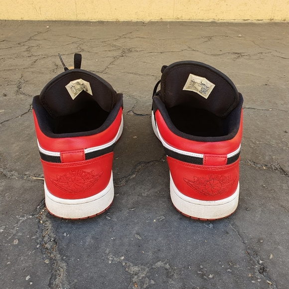 Nike Air Jordan 1 Low

 Black Toe main image 2
